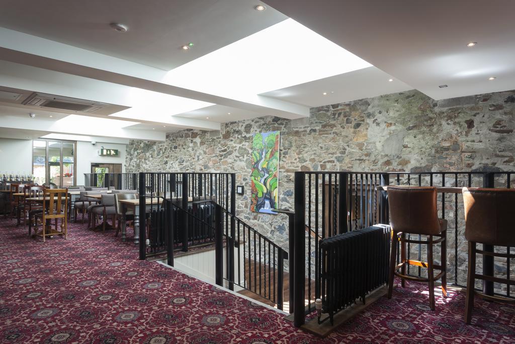 אוקהמפטון The White Hart Hotel Wetherspoon מראה חיצוני תמונה