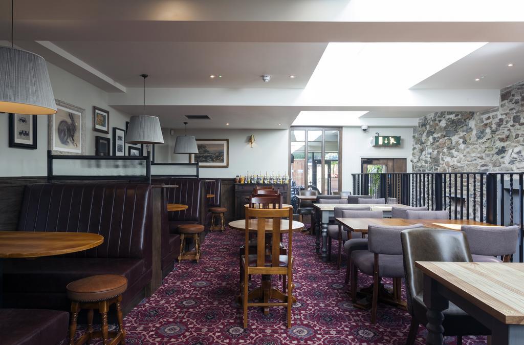 אוקהמפטון The White Hart Hotel Wetherspoon מראה חיצוני תמונה