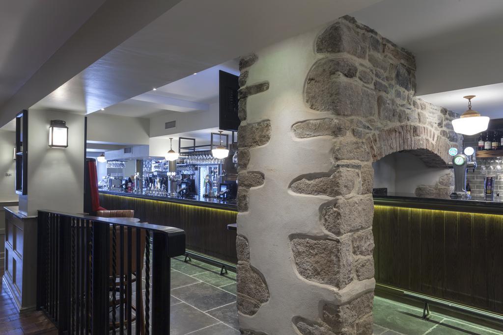 אוקהמפטון The White Hart Hotel Wetherspoon מראה חיצוני תמונה